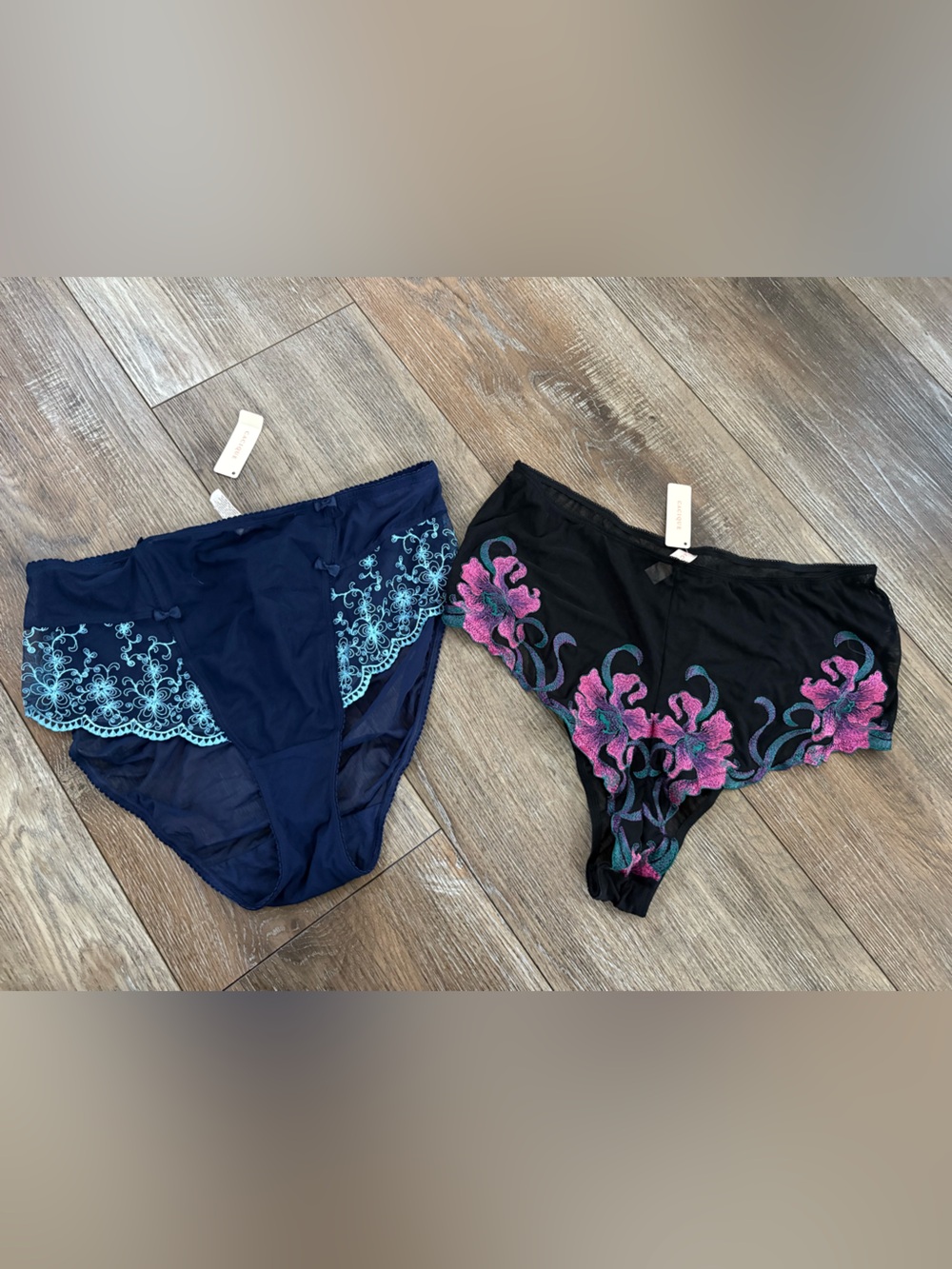Intimates cacique new with 18/20 size